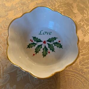 LENOX LOVE Round Fluted Holiday Bowl
